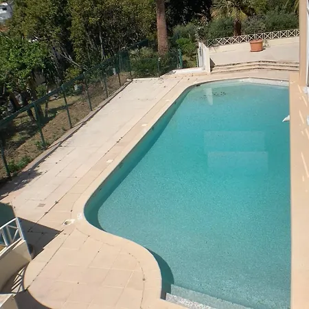 Francia Bat Gogh Avec Piscine קאן